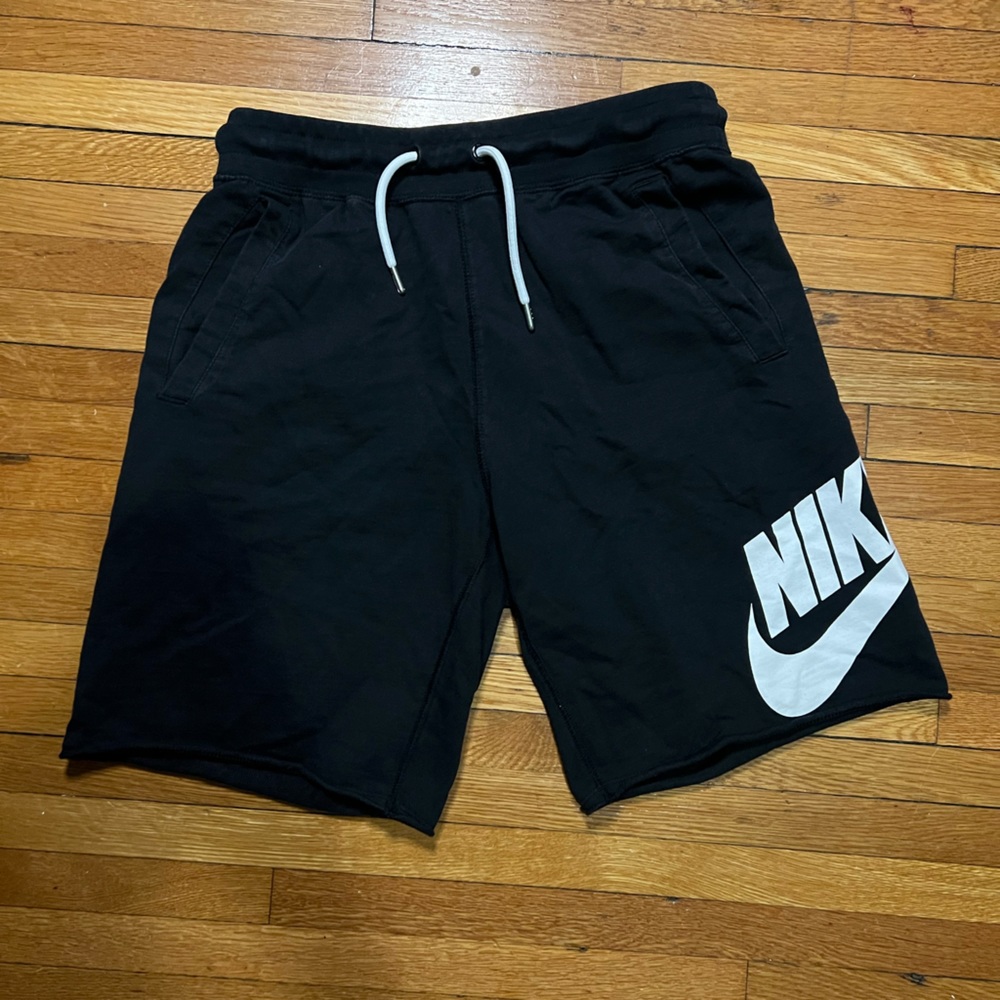 Men’s Nike Shorts (Small)